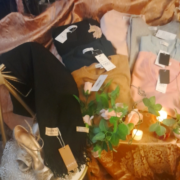 Luxury Deare Cashmere Sweaters - Picture 1 of 2